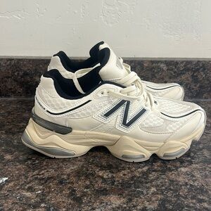 NWOT never worn New Balance 9060s